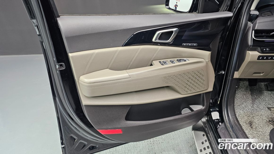 Kia Carnival 9-Seater Gravity, 2024