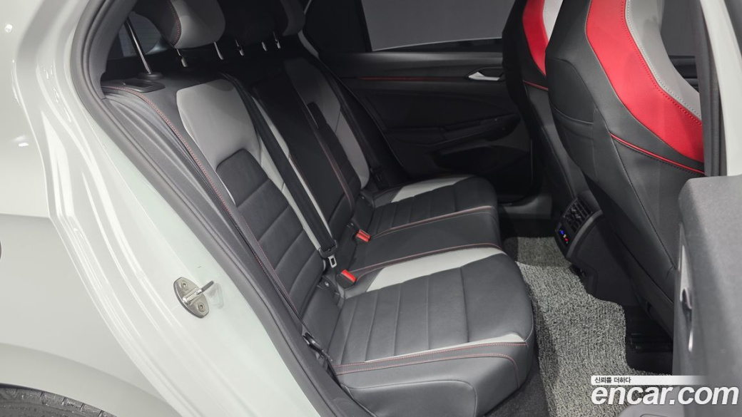 Volkswagen Golf 2.0 GTI, 2024
