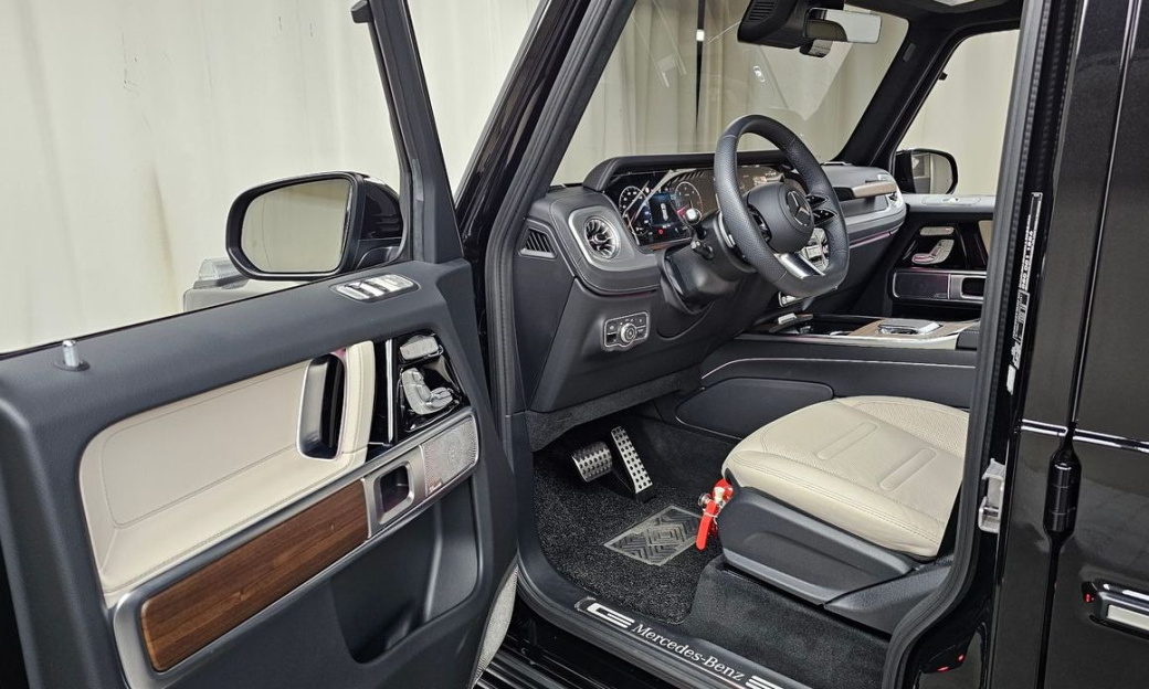 Mercedes-Benz G-Class G450d, 2025