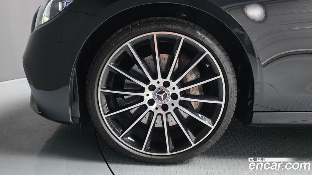 Mercedes-Benz E-Class E350 4MATIC AMG Line, 2023
