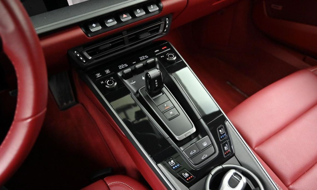 Porsche 911 Carrera, 2024