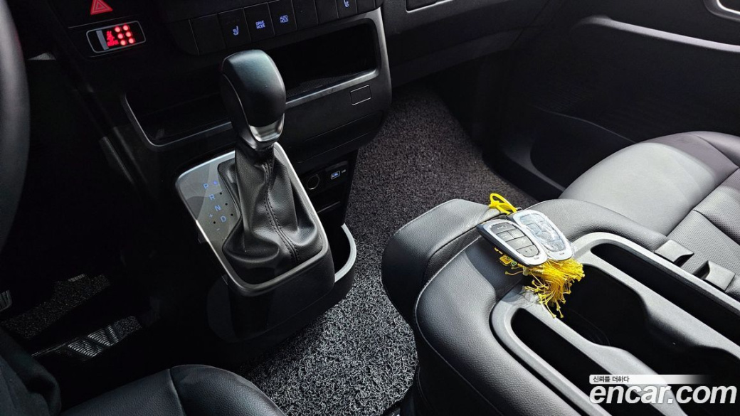 Hyundai Staria 4WD Tourer 9-Seater, 2023