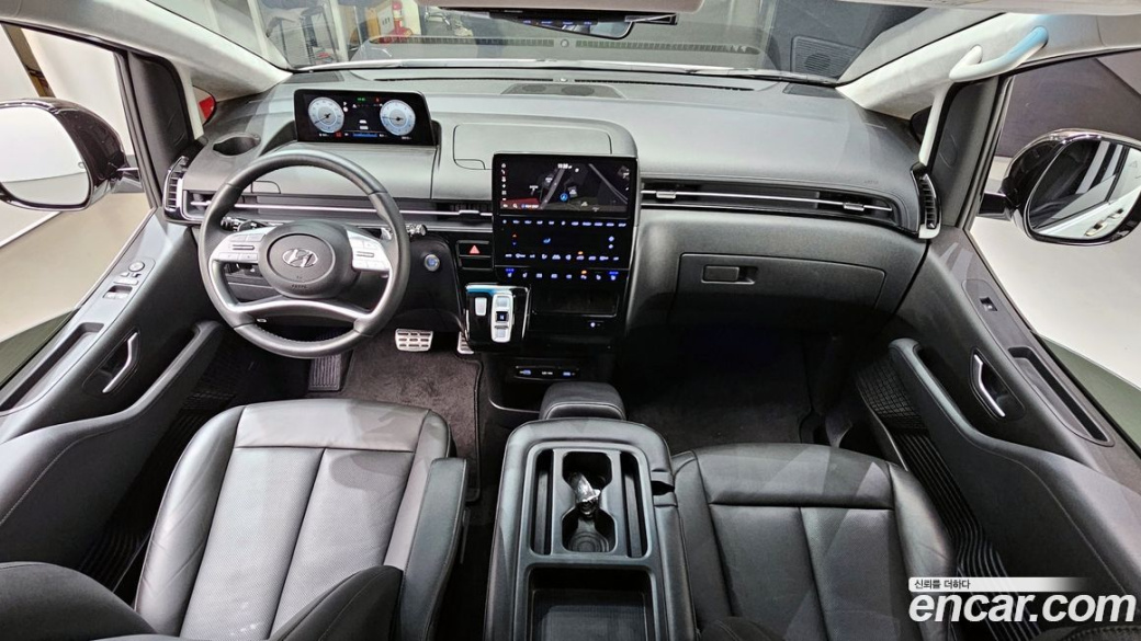 Hyundai Staria 4WD Camper, 2023