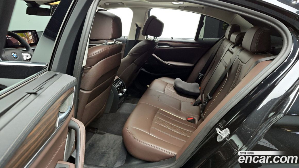 BMW 5-Series 530i xDrive Luxury, 2023