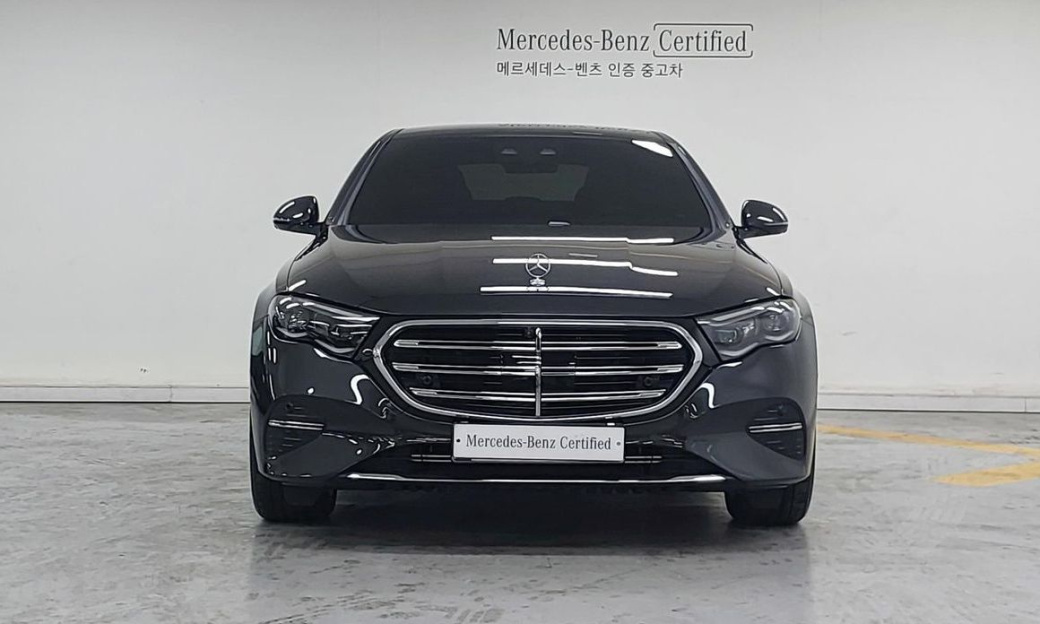 Mercedes-Benz E-Class E300 4MATIC Exclusive, 2025