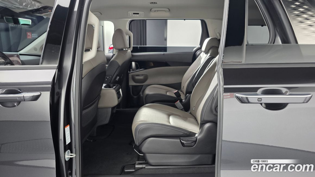 Kia Carnival 9-Seater Signature, 2025