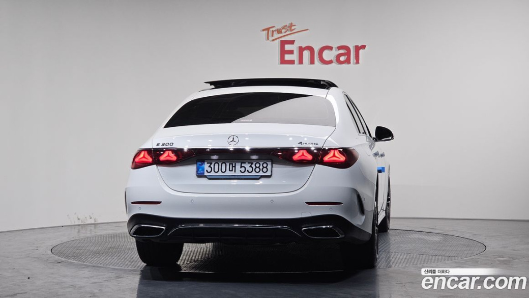 Mercedes-Benz E-Class E300 4MATIC AMG Line, 2025