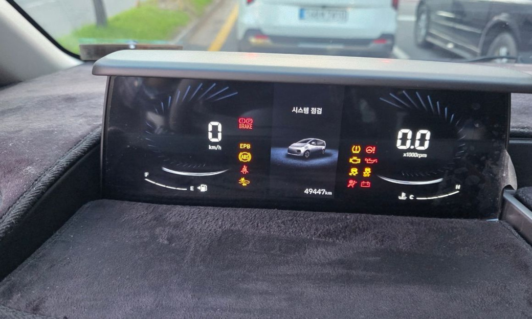 Hyundai Staria 4WD Tourer 11-Seater, 2025