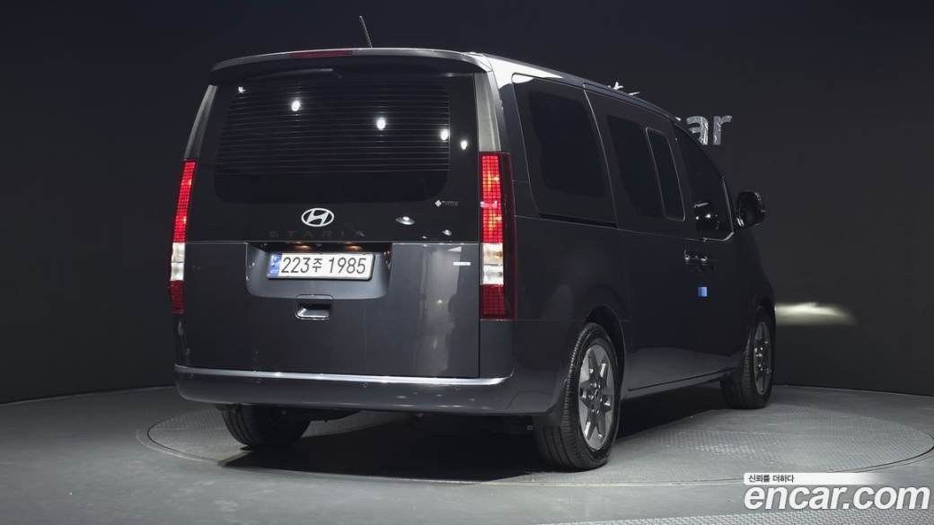 Hyundai Staria 4WD Tourer 9-Seater, 2025