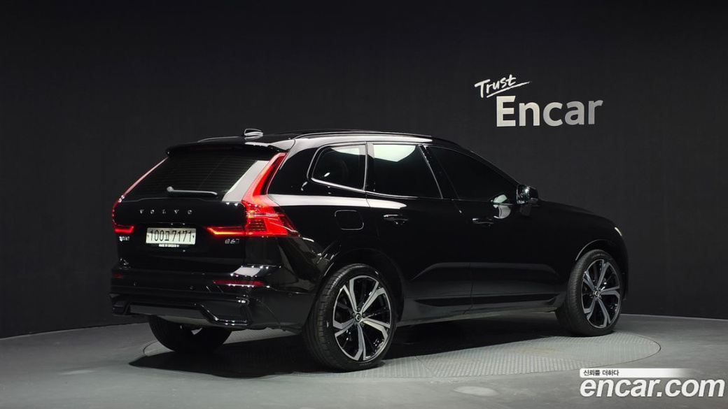 Volvo XC60 B6 R-Design, 2022