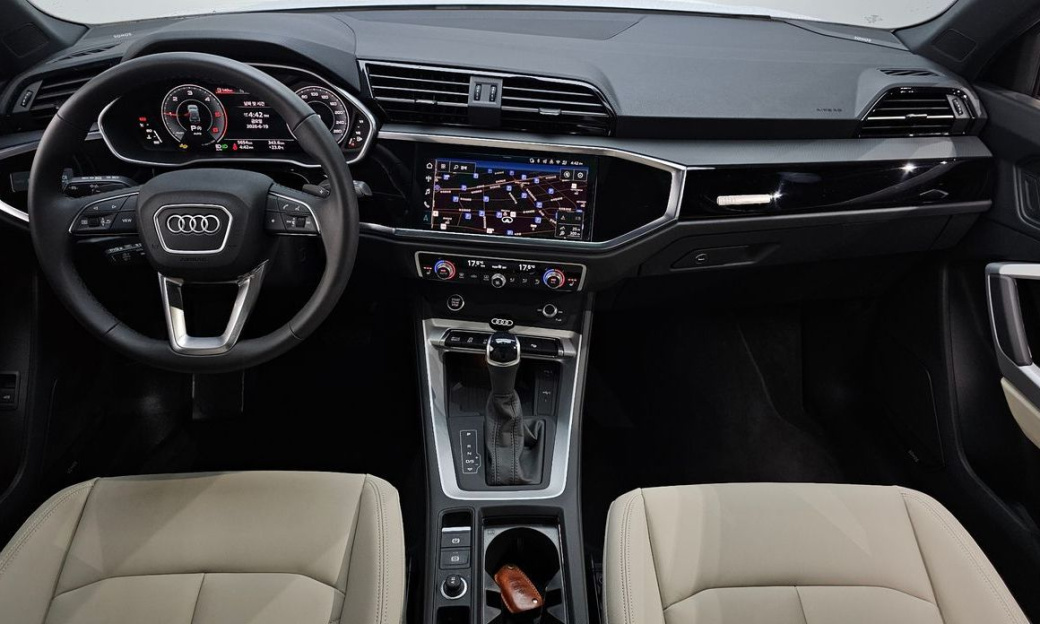 Audi Q3 35 TDI Premium, 2025