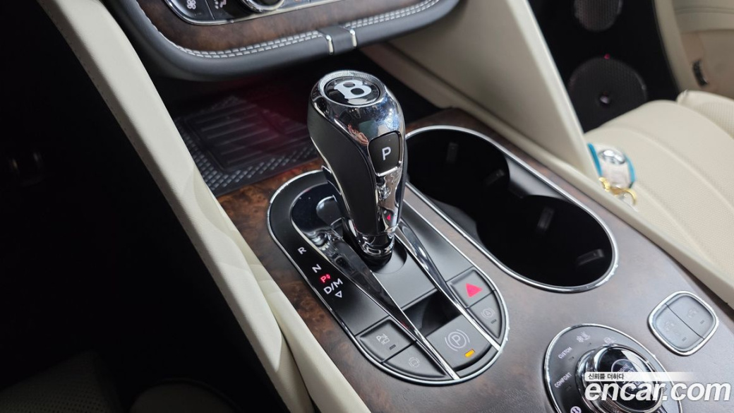 Bentley Bentayga 4.0 V8 EWB First Edition, 2025