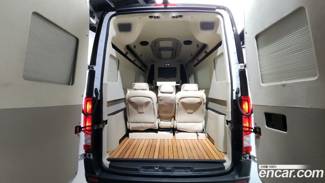 Hyundai Solati 15-seater, 2022
