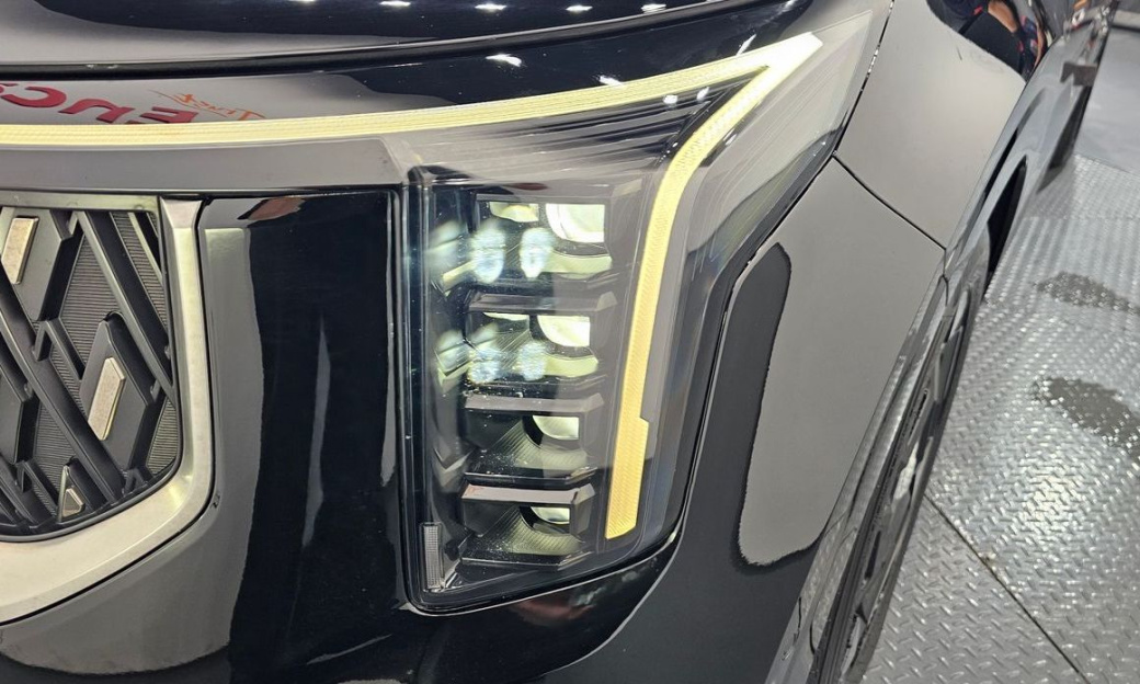 Kia Carnival 9-Seater Hi Limousine, 2024