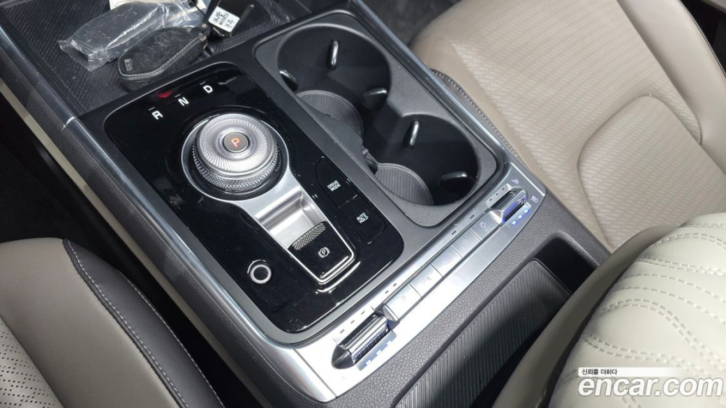 Kia Carnival 9-Seater Signature, 2024