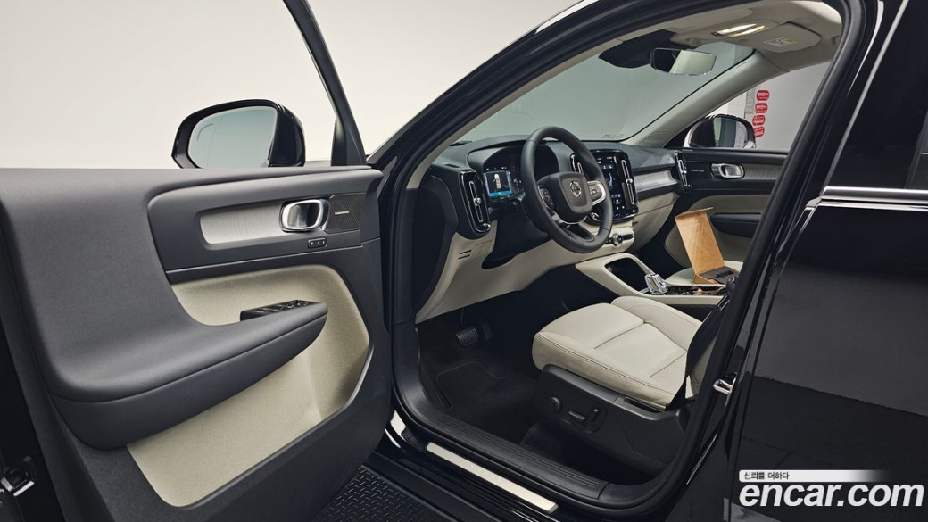 Volvo XC40 B4 Ultra Bright, 2025