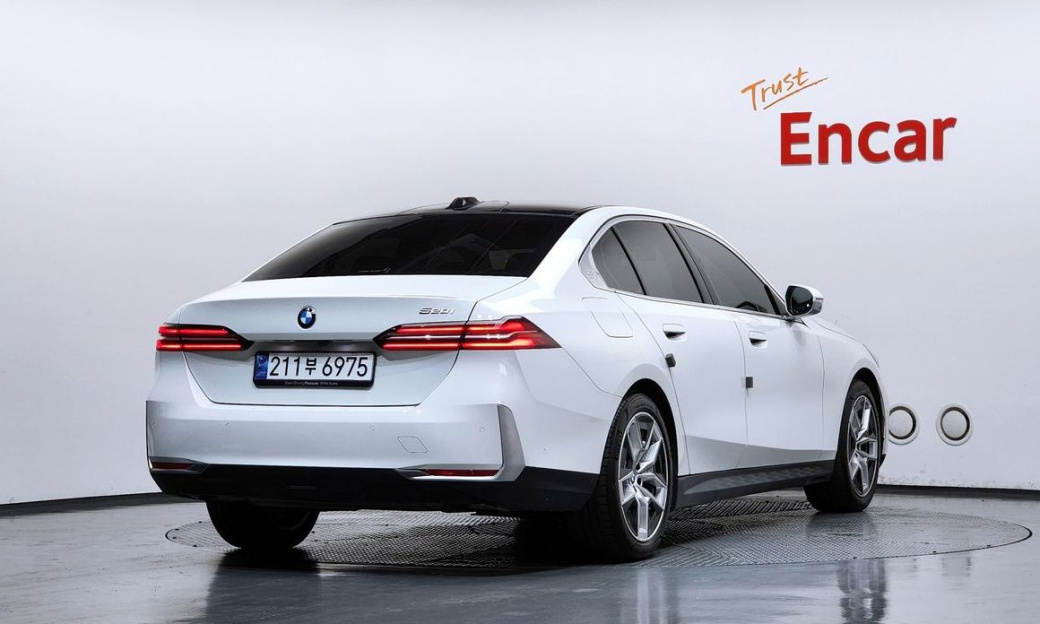 BMW 5-Series 520i, 2024