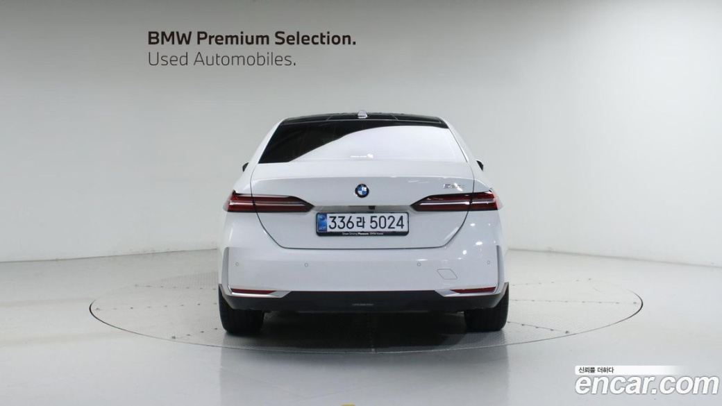 BMW 5-Series 520i, 2025