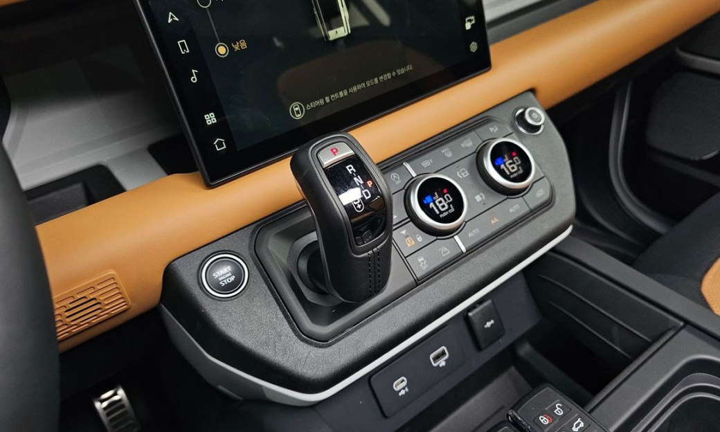 Land Rover Defender 130 P400 X-Dynamic HSE, 2024