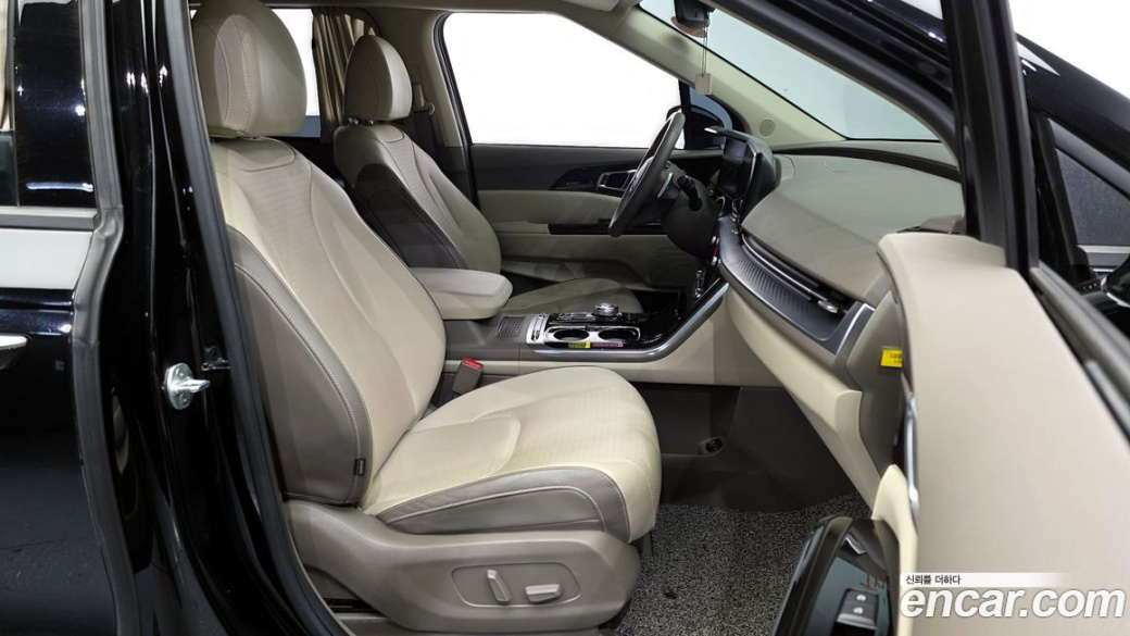 Kia Carnival 9-Seater Hi-Limousine, 2021
