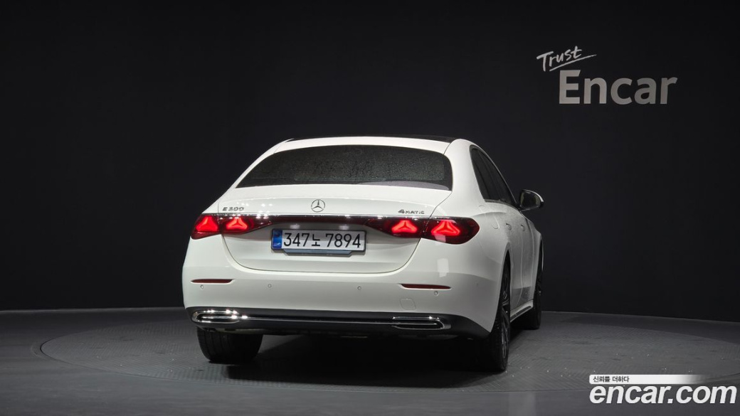 Mercedes-Benz E-Class E300 4MATIC Exclusive, 2026