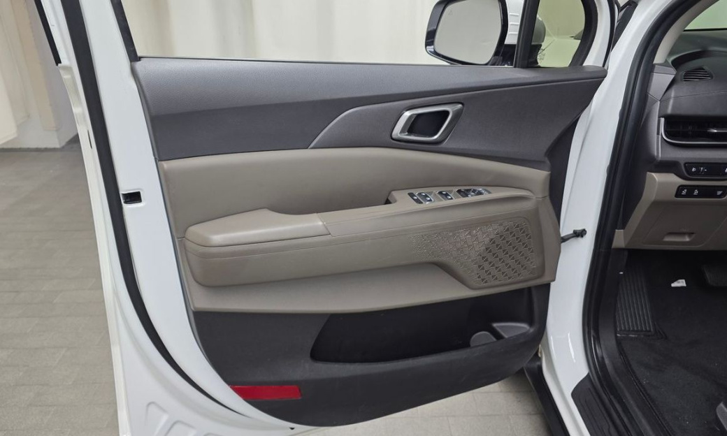 Kia Carnival 9-Seater Prestige, 2024