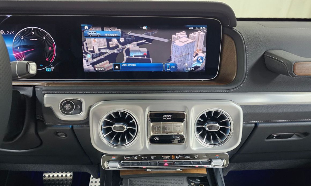 Mercedes-Benz G-Class G450d, 2025