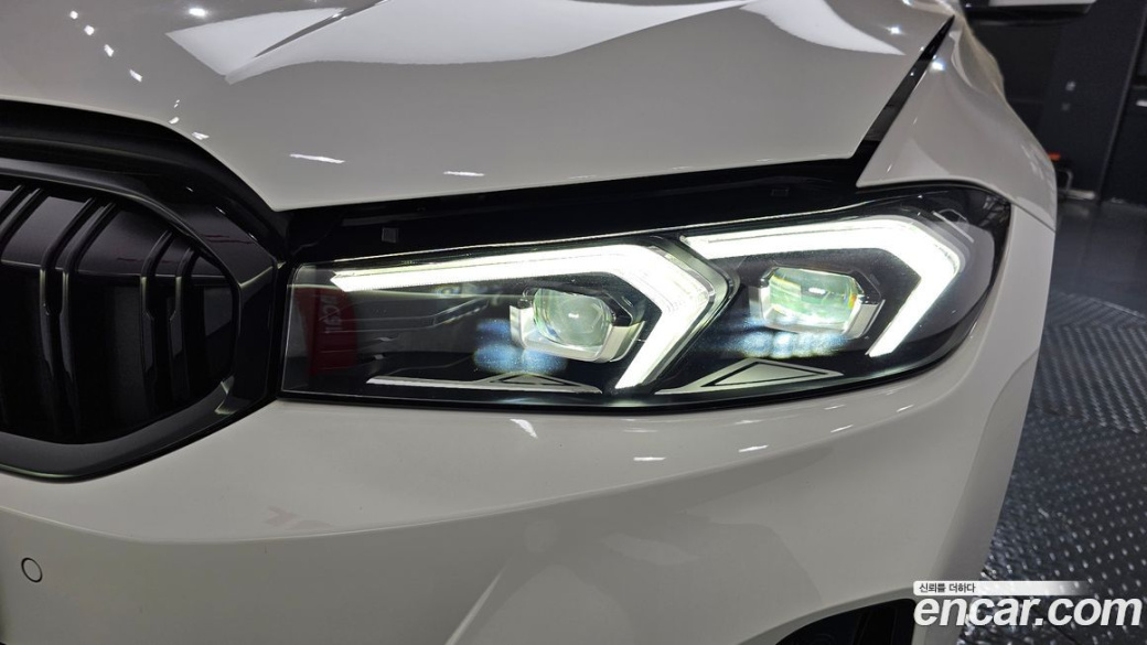 BMW 3-Series 320i Touring, 2024