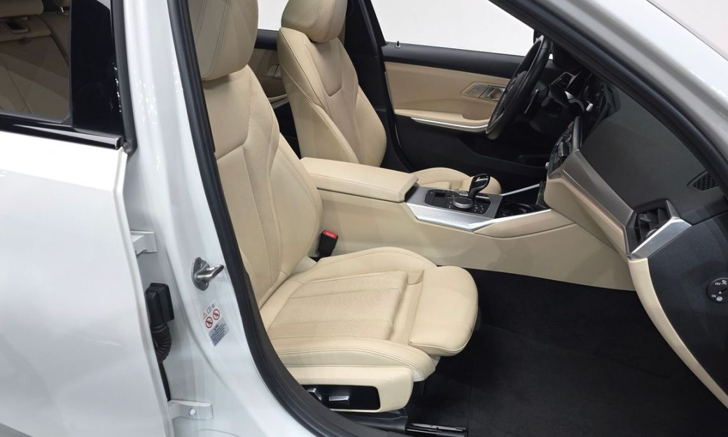 BMW 3-Series 320d M Sport, 2022
