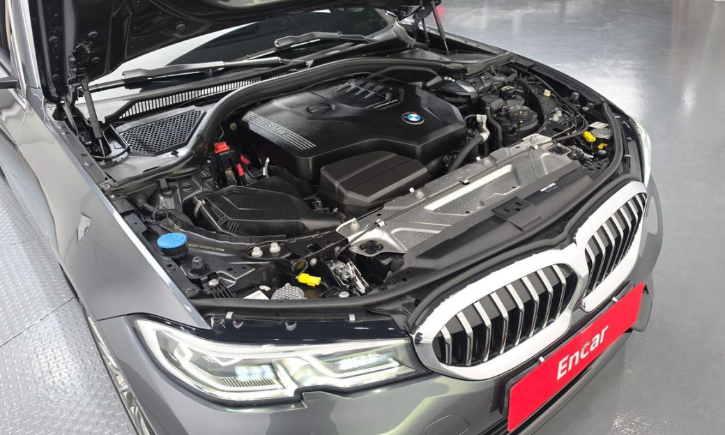 BMW 3-Series 320i Touring Luxury, 2022