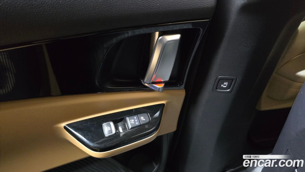 Kia Carnival 7-Seater Outdoor, 2023