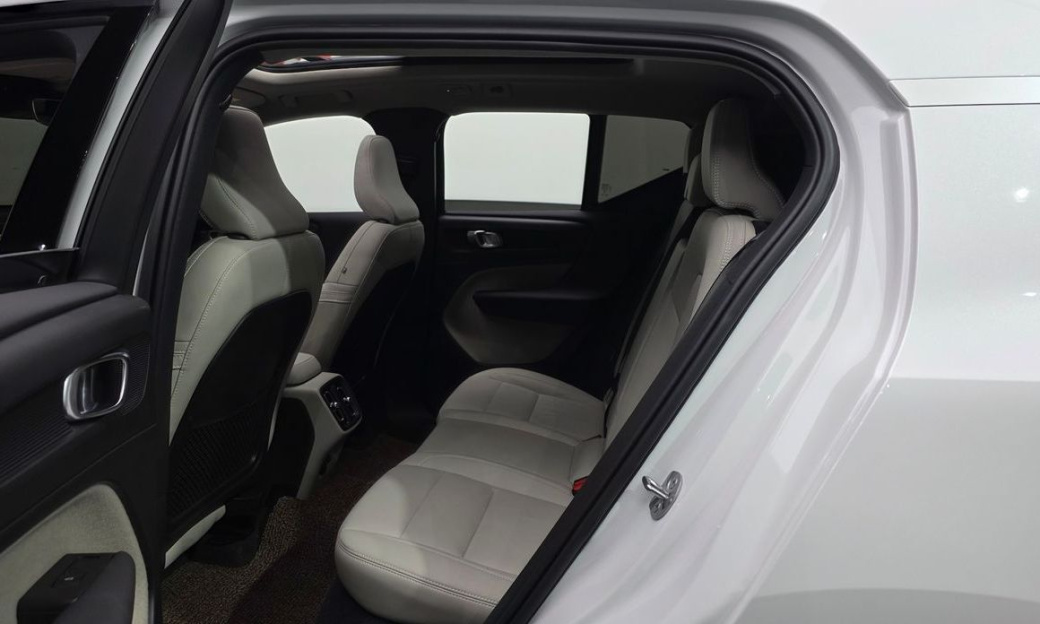 Volvo XC40 B4 Ultimate Bright, 2024