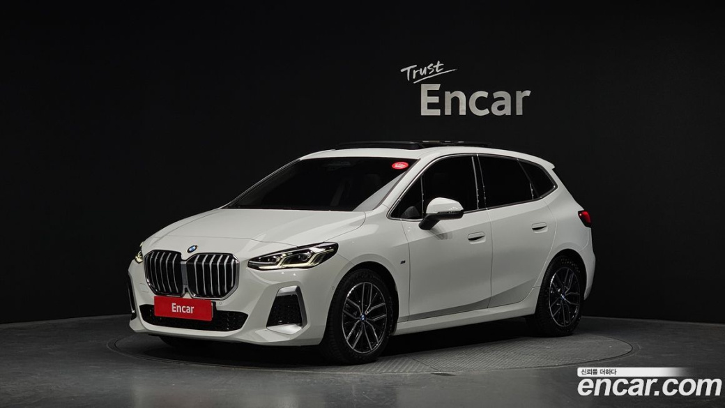BMW 2-Series 220i M Sport Design, 2025