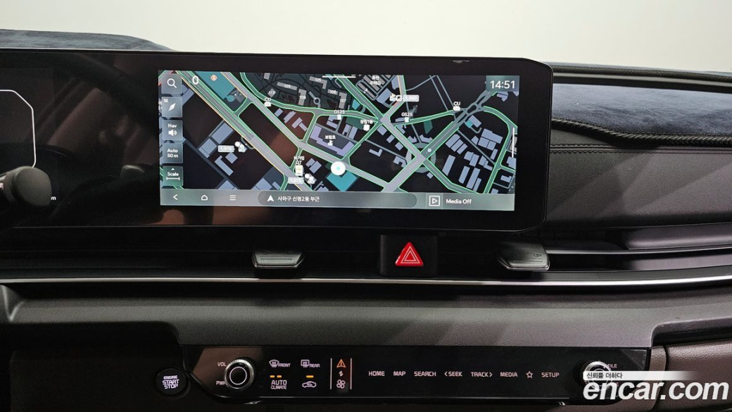 Kia Carnival 7-Seater Outdoor, 2025