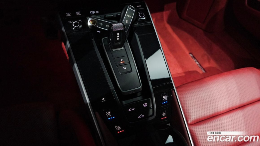 Porsche 911 Carrera 4 GTS, 2023