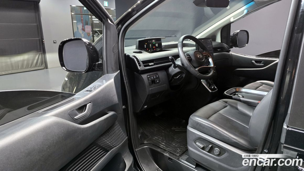 Hyundai Staria Cargo 5-Seater, 2025