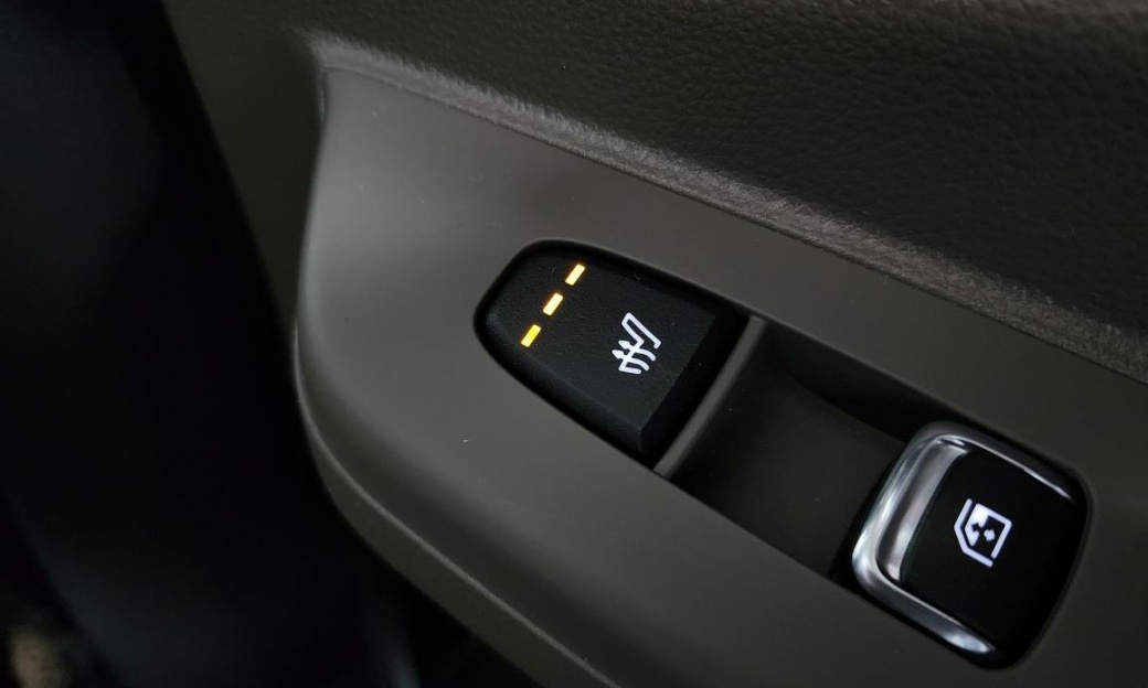 Kia Carnival 9-Seater Signature, 2024