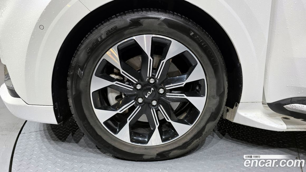 Kia Carnival 9-Seater Hi-Limousine, 2022