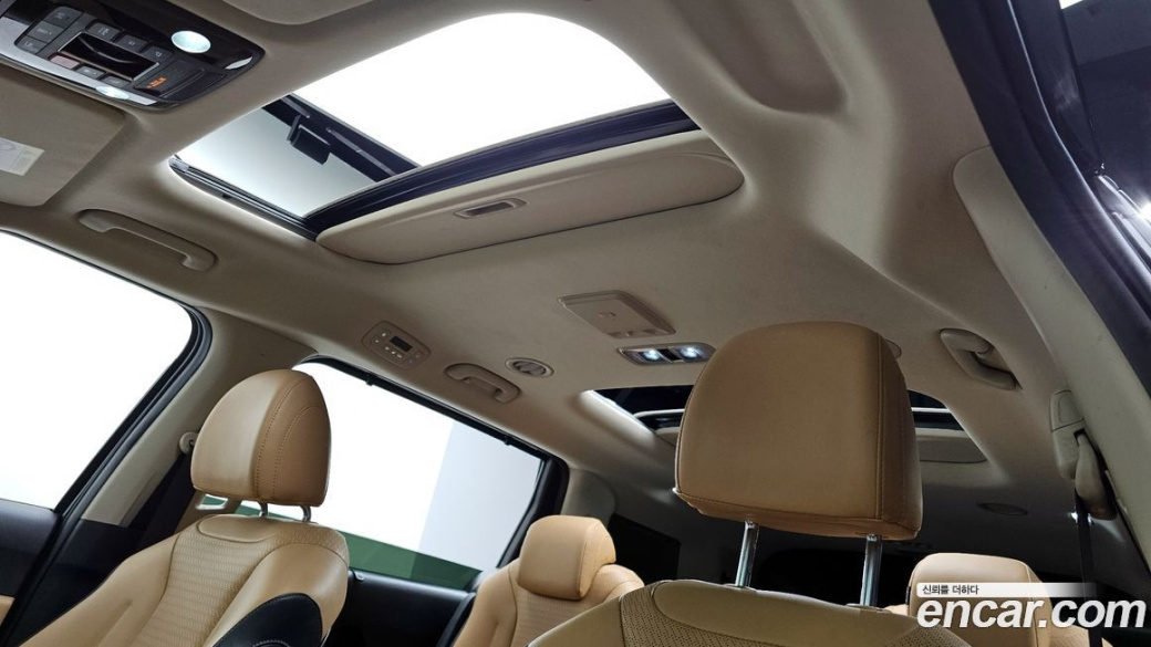 Kia Carnival 9-Seater Signature, 2023