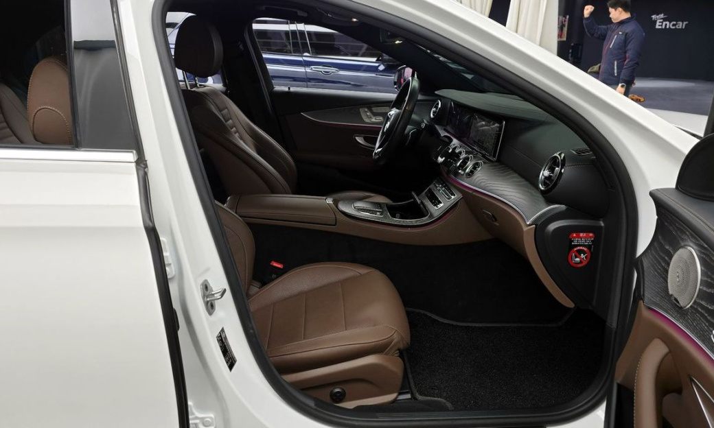 Mercedes-Benz E-Class E350 4MATIC Exclusive, 2023