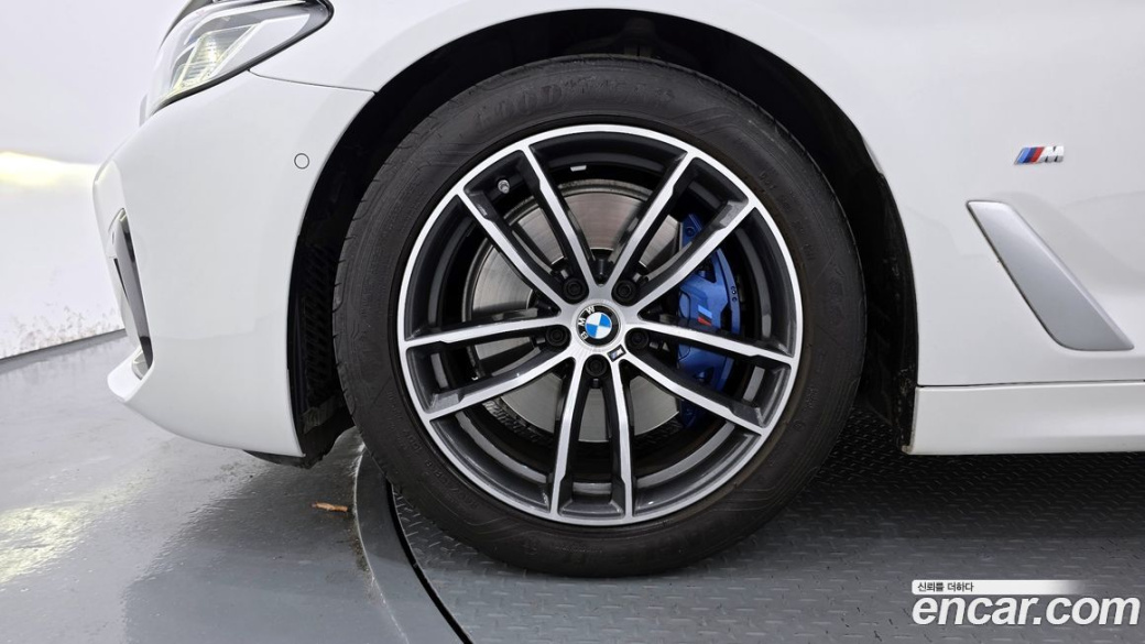 BMW 5-Series 520i M Sport, 2022