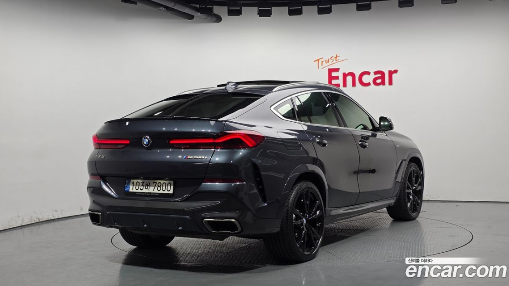 BMW X6 M50i, 2022