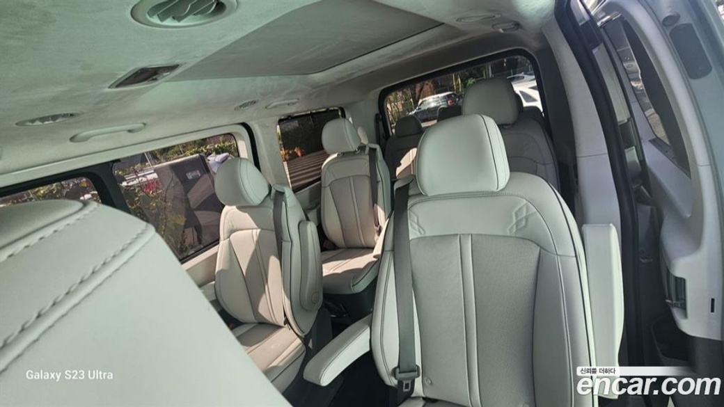 Hyundai Staria 4WD Lounge 9-Seater, 2025