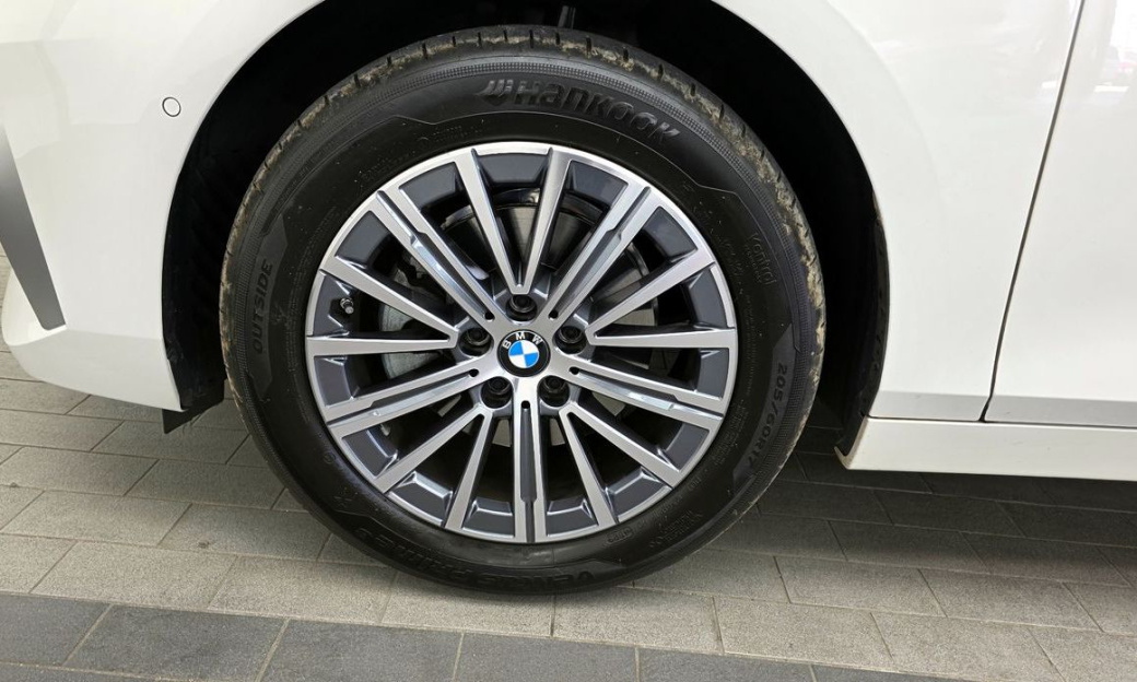 BMW 2-Series 220i Luxury, 2024