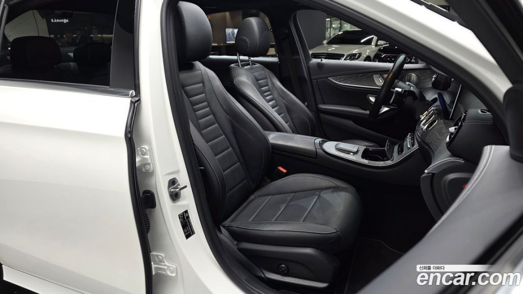Mercedes-Benz E-Class E350 4MATIC AMG Line, 2022
