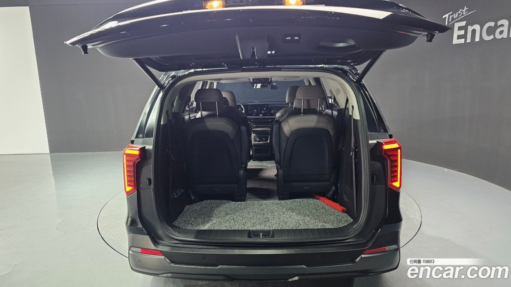 Kia Carnival 9-Seater Gravity, 2024