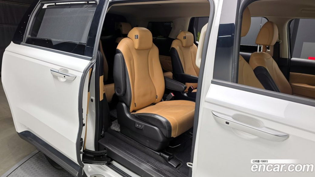 Kia Carnival 9-Seater Signature, 2022