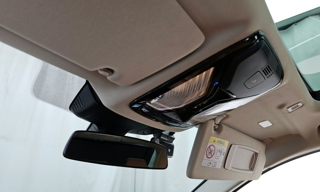 BMW 5-Series 520i Luxury, 2022