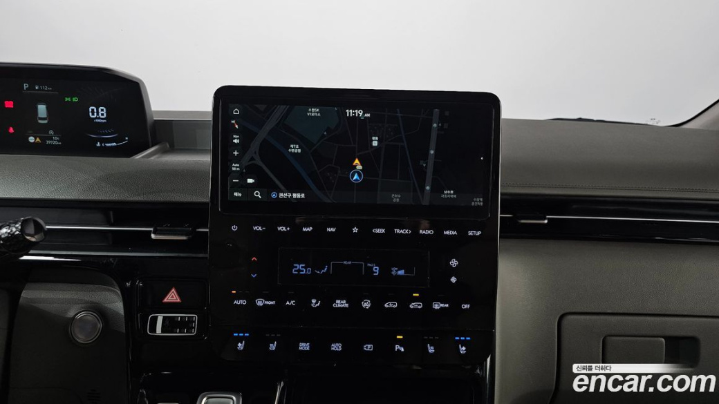 Hyundai Staria 4WD Lounge 9-Seater, 2022