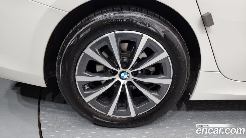 BMW 3-Series 320i, 2023